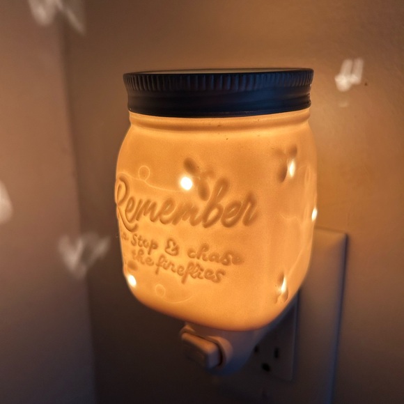 Scentsy Light Blue Ceramic Wall Plug-In - Picture 5 of 6